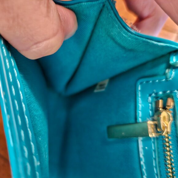 Tory Burch logo perforated patent bad in teal - Picture 16 of 16